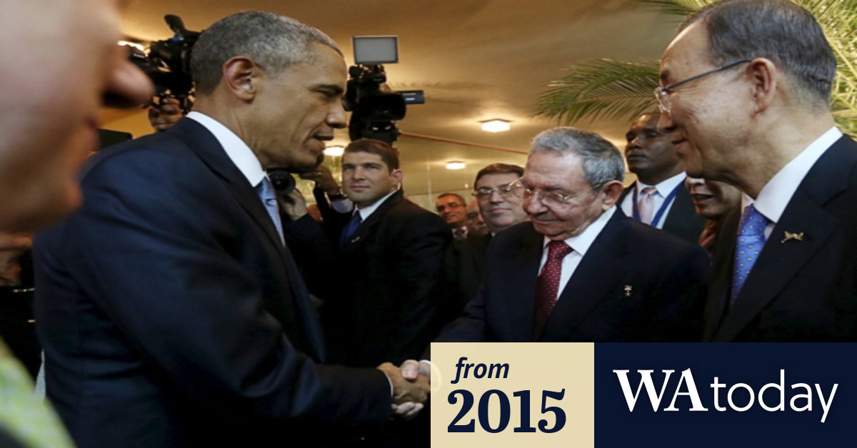 Barack Obama Raul Castro Shake Hands As Us Cuba Seek Better Ties